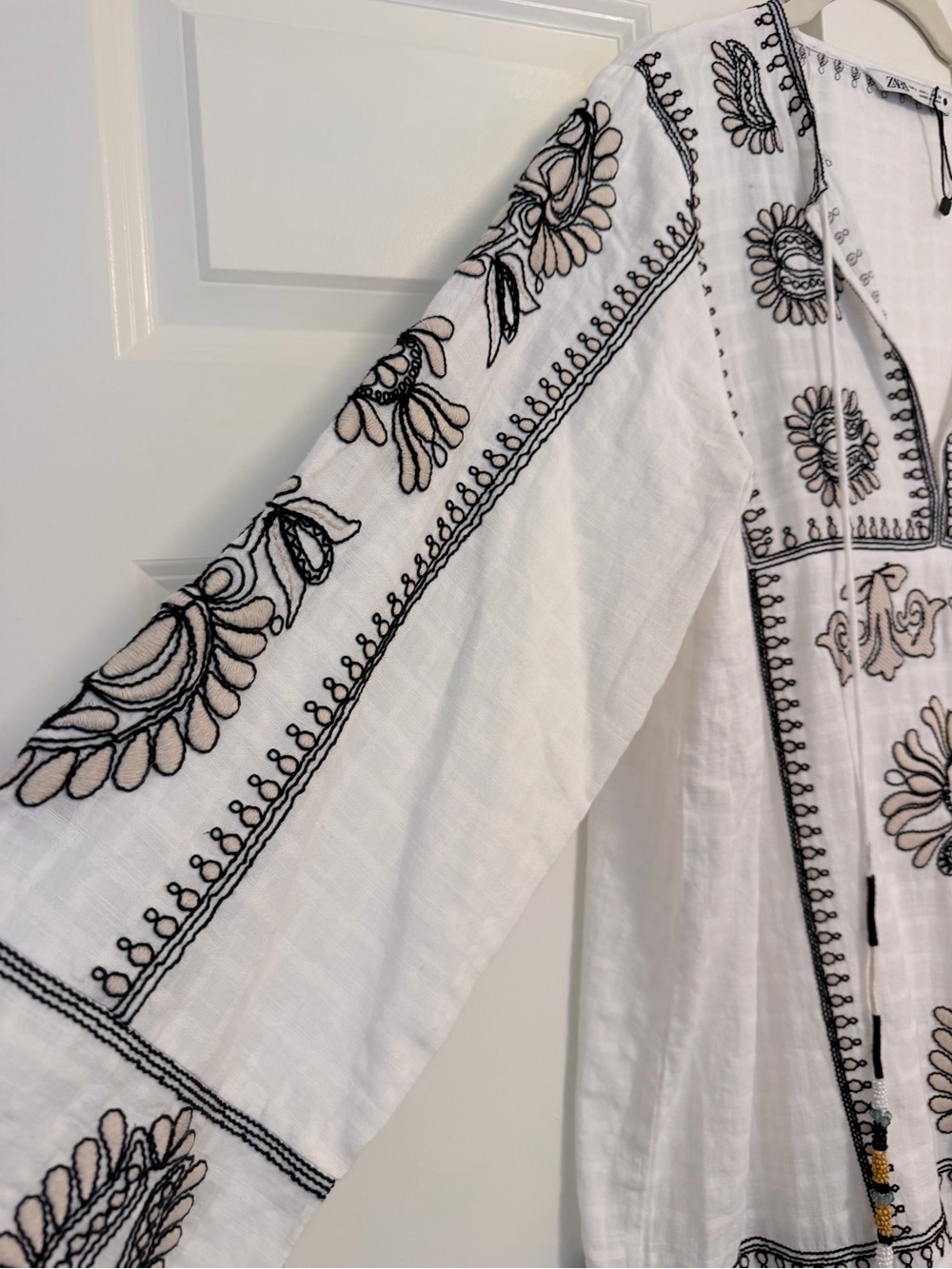 Zara White Mini Dress with Black Embroidery - Picture 4 of 6